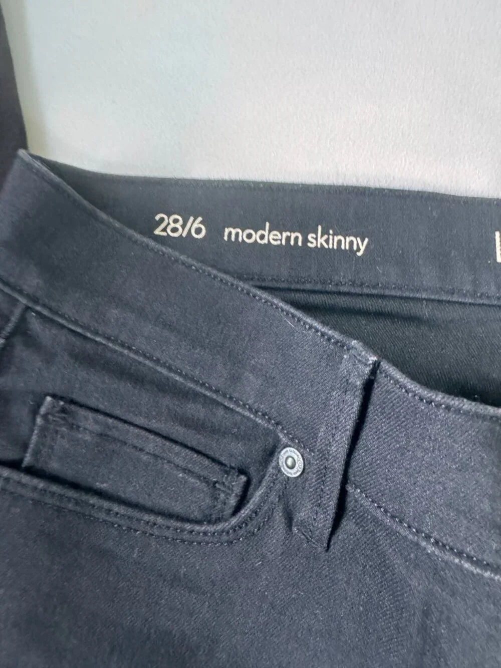 LOFT Modern Skinny Black Jeans – Size 28 / 6 (Like New)
